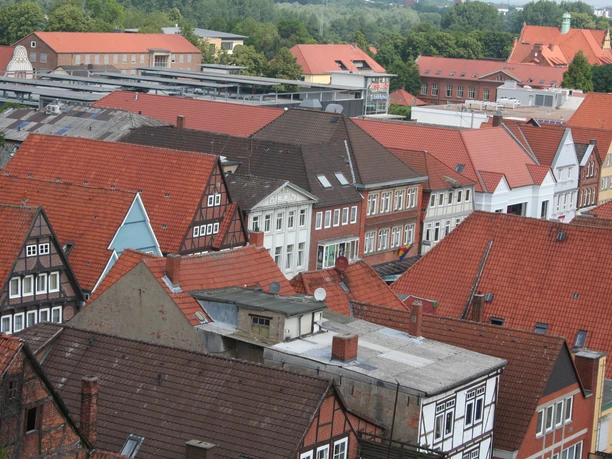 Altstadt Nienburg Lange Straße In Nienburg's historic old town, colorful half-timbered houses line up harmoniously.