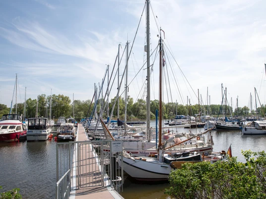 POI_Marina-Hooksiel-Boote.jpg