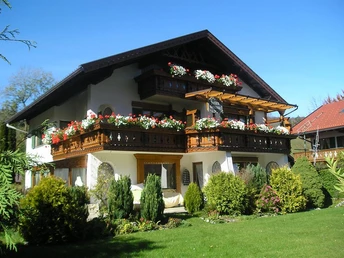 Hausansicht von Südosten, Sommer