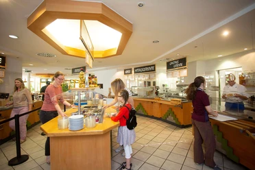 Restaurant Otter-Zentrum innen.jpg Innenraum des Restaurants Otter-Zentrum Hankensbüttel