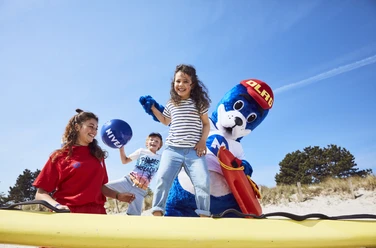 190523_NIVEA_Strandfest_Nobbi_Maedchen__Bord.jpg
