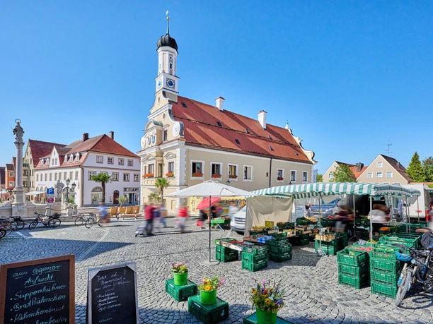 Friedberg_Rathausplatz (2).jpg