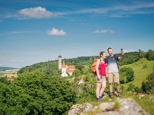 Wandern am Geotop Kühstein in Mönchsdeggingen