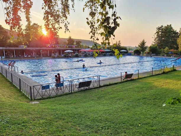 Freibad Thalmässing bei Abendrot