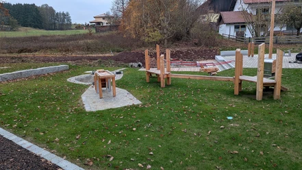 Spielplatz_Dorfhaus_harr.jpg