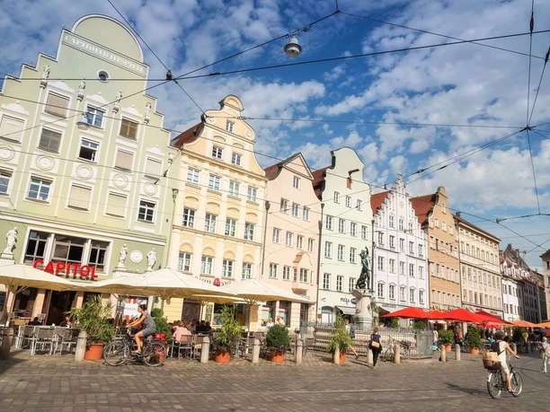 Maximilianstrasse und Merkurbrunnen