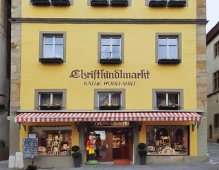 Fachgeschäft für erzgebirgische Volkskunst Käthe Wohlfahrt Christkindlmarkt in Rothenburg o.d. Tauber