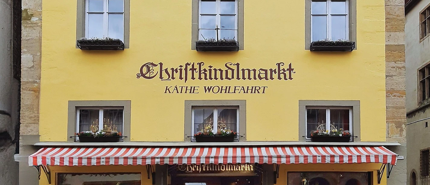 Fachgeschäft für erzgebirgische Volkskunst Käthe Wohlfahrt Christkindlmarkt in Rothenburg o.d. Tauber