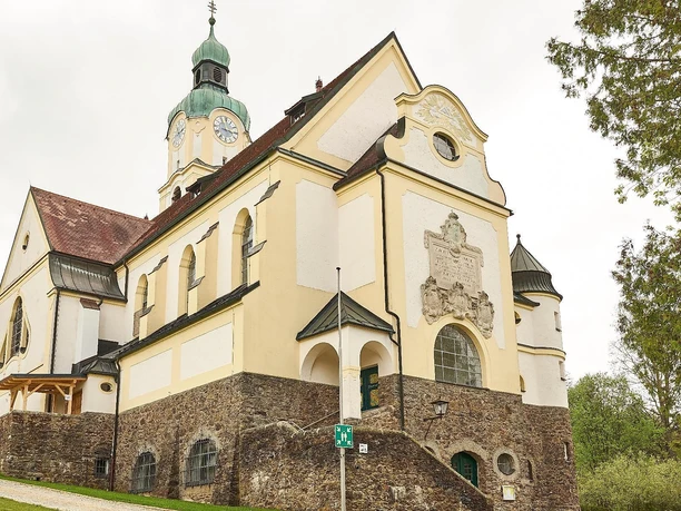 Pfarrkirche St. Johannes Nepomuk Bild 2