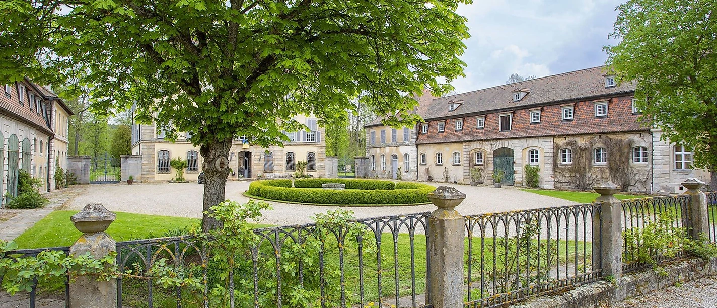 Ein Blick hinter die herrschaftlichen Mauern von Schloss Birkenfeld