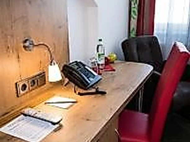 Pension Room'z zimmeraufzeit - Schreibtisch