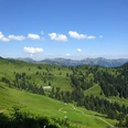 Panoramablick hoch über Bolsterlang im Allgäu