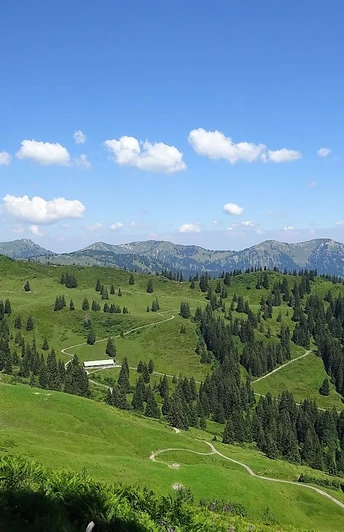 Panoramablick hoch über Bolsterlang im Allgäu