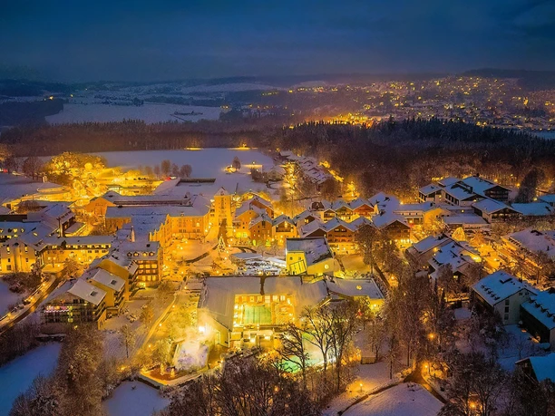 D_PA_Bad Griesbach_Therme Nacht Luftbild Winter (Dirschl Johann)_DJI_0939-HDR_ZS