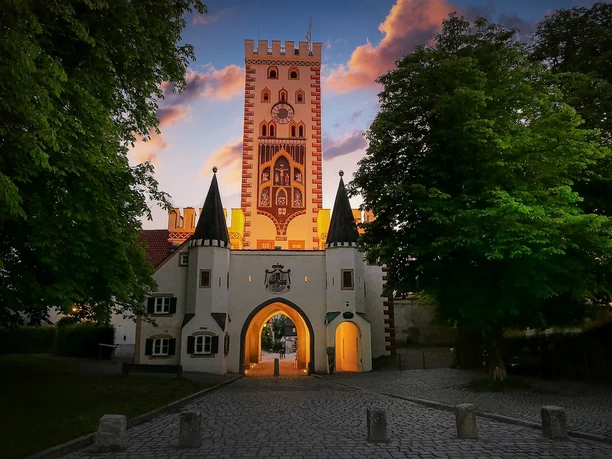 CC-BY-SA-Fietz-Landsberg-Bayertor-Abendstimmung.jpg
