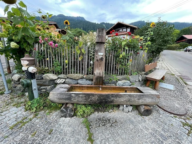 Station 5 - Brunnen an der alten Schule