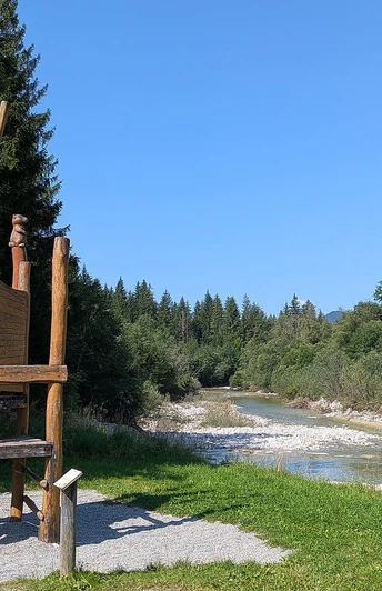 "Fernseher" an der Lofer am Kinderwagen- und Spieleweg Reit im Winkl