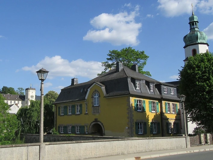 St. Jakobus Kirche Oberkotzau mit Pfarrhaus und Schloss