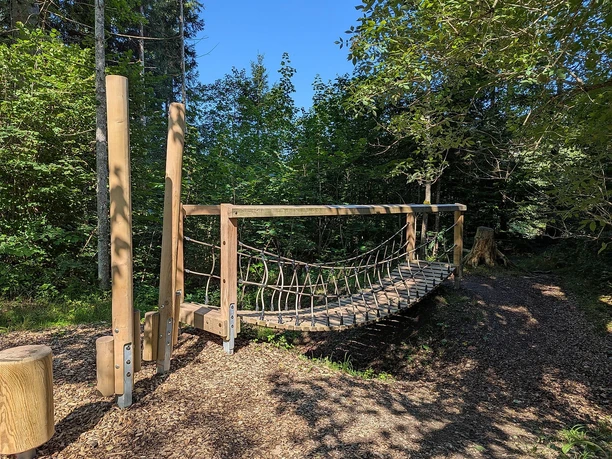 Hängebrücke am Kinderwagen- und Spieleweg Reit im Winkl