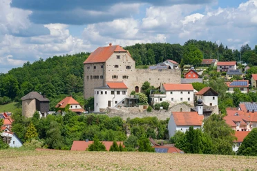 Wolfsfährte zur Burg Wolfsegg