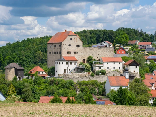 Wolfsfährte zur Burg Wolfsegg