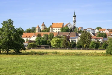 Schloss und Pfarrkirche St. Peter und Paul Bissingen