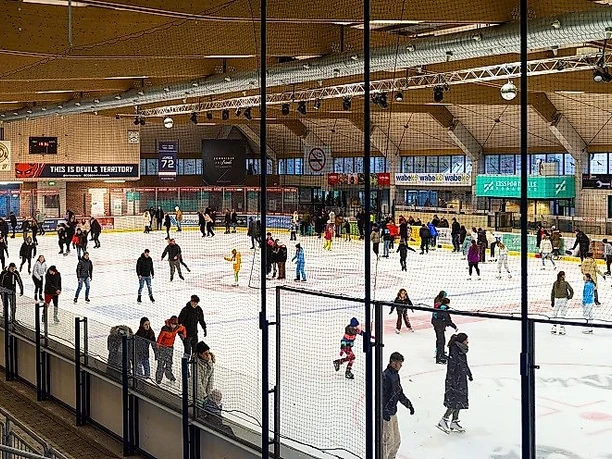 Donaubad Eislaufbahn©Donaubad (4).jpg Donaubad Eislaufbahn©Donaubad (4).jpg