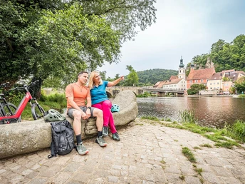 Radfahrer am Fünf-Flüsse-Radweg in Kallmünz