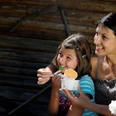 "Gutes vom Dorf" - Eis essen im Ofterschwanger Eisladen