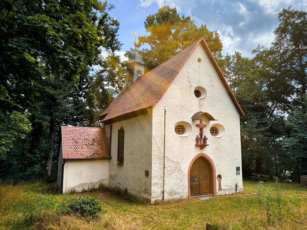 Blick auf die Valentinuskapelle