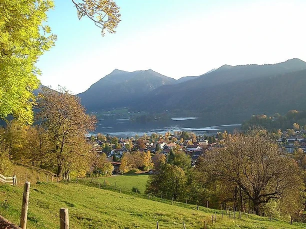 Blick von den Hängen des Schliersbergs auf Schliersee