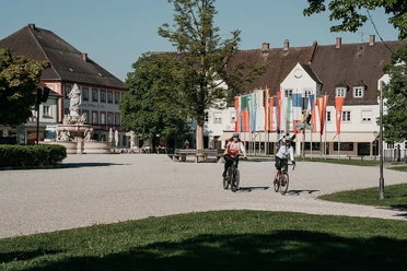 Radfahrer am Kapellplatz Altötting
