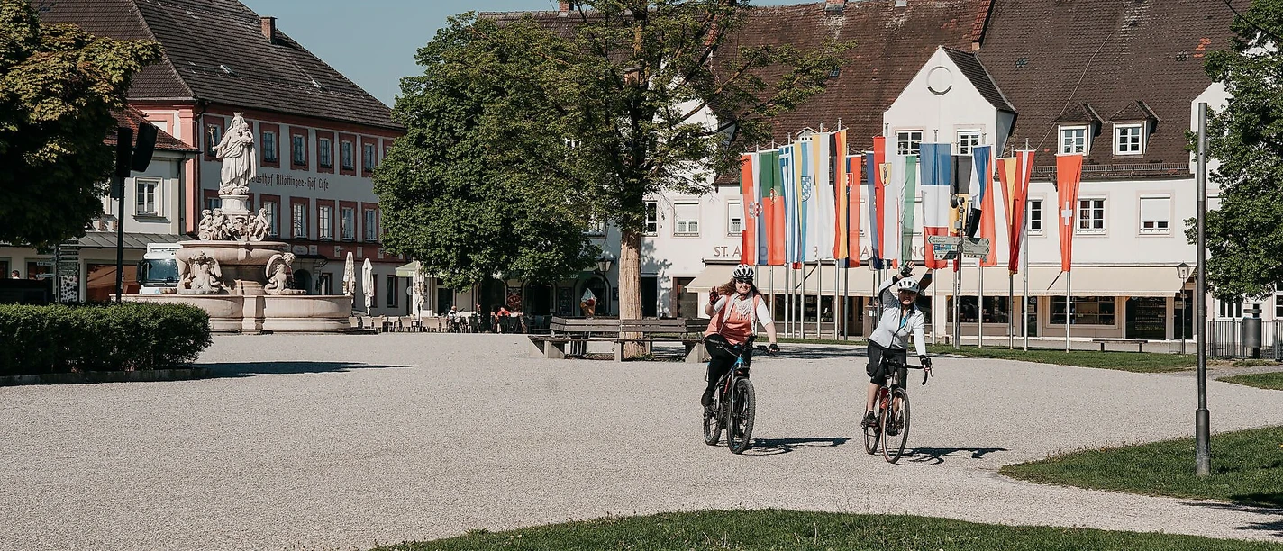 Radfahrer am Kapellplatz Altötting