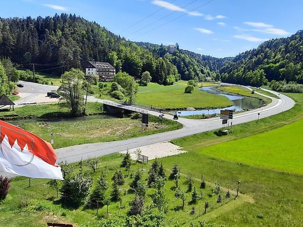 Die Frankenfahne weht im oberen Wiesenttal