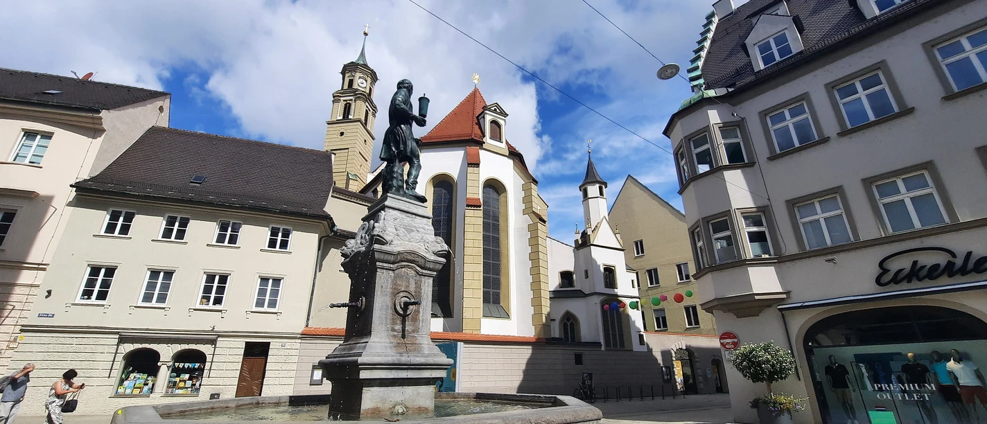 St. Anna Kirche und Goldschmiedebrunnen