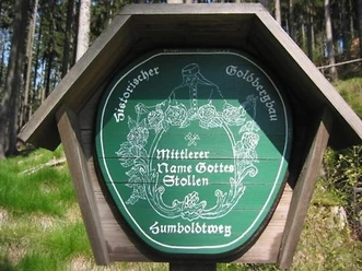 Mittlerer Name Gottes