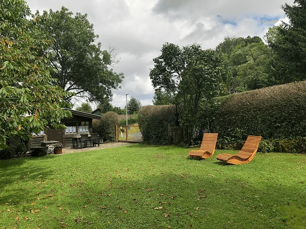 Der Garten des Ferienhauses am Jakobsberg in Königsfeld in der Fränkischen Schweiz