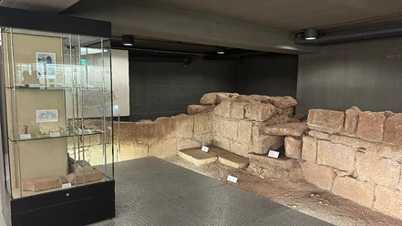 Grabungsmuseum, Mauern