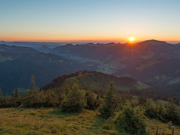 Sonnenuntergang über Balderschwang vom Riedberger Horn