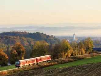 Suedostbayernbahn auf der Strecke nach Waging