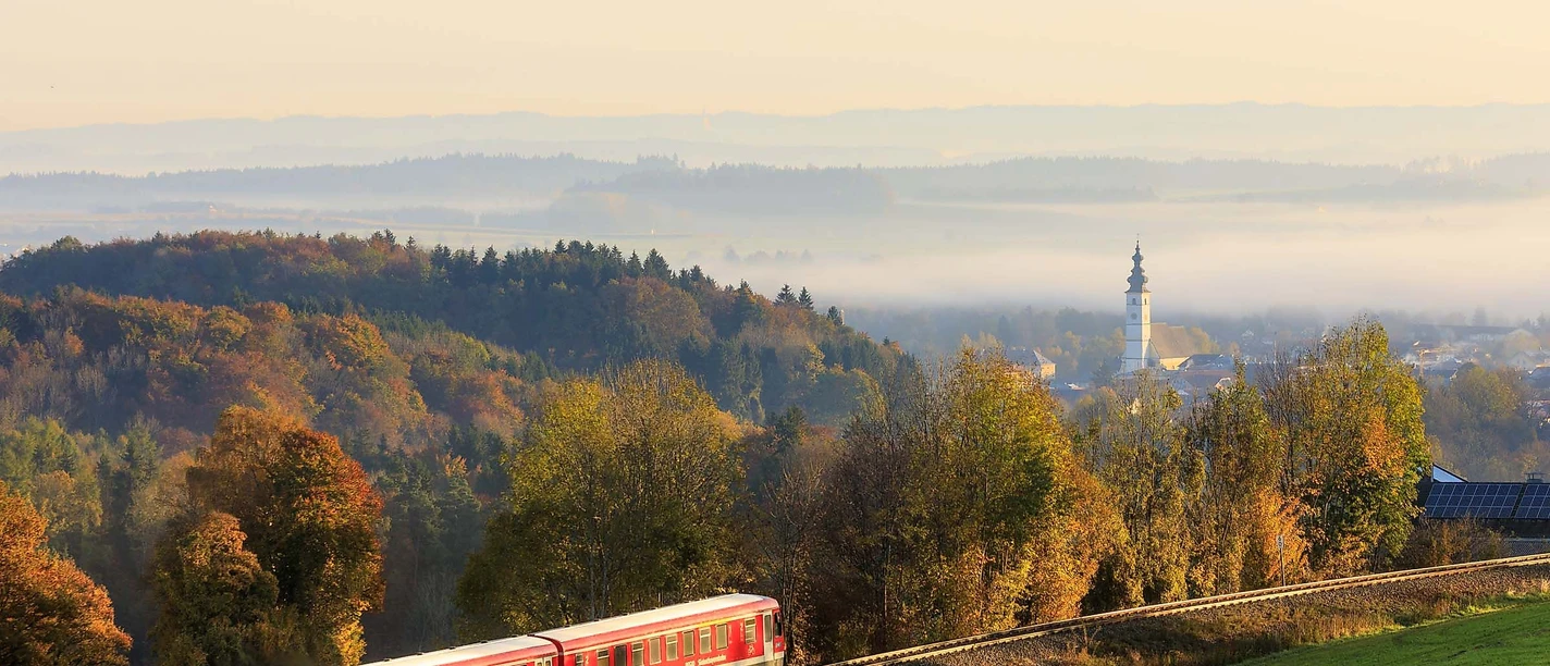 Suedostbayernbahn auf der Strecke nach Waging