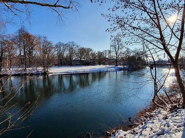 Blick auf die Loisach und die Alte Floßlände