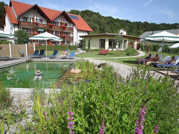 1730845564300-zur-linde-schambachtal_schwimmteich