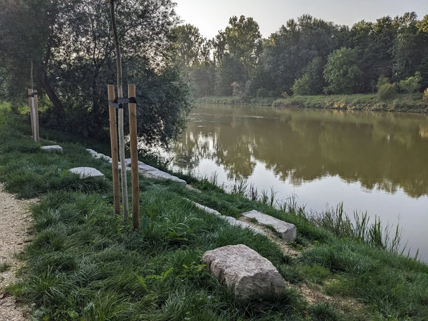 Bootsanlegestelle oberhalb der Donaubrücke