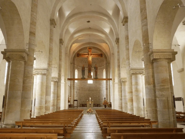 Der Innenraum der Romanischen Basilika.