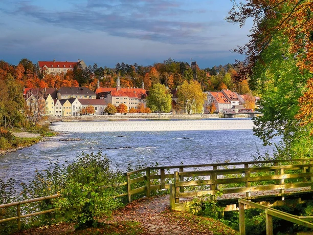 CC-BY-SA-Fietz-Lechwehr-Blick-Herkomer-Park-Landsberg-Herbst - Kopie.jpg