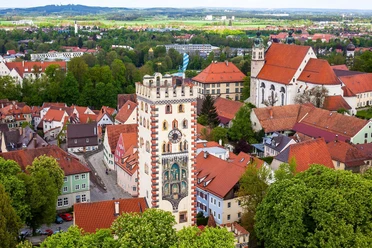 CC-BY-SA-Klinger-Landsberg-Bayertor-Luftaufnahme-bayerische-Flagge.jpg