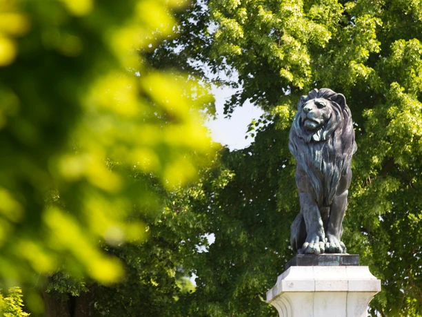 Bei Eggmühl am Löwendenkmal