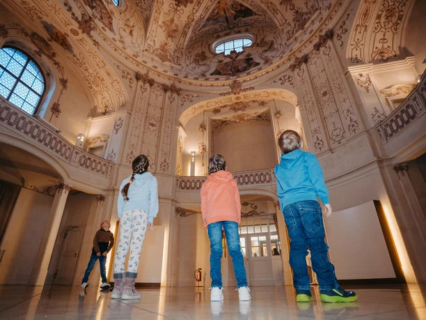 Die Deckengemälde in der Kirche Notre Dame