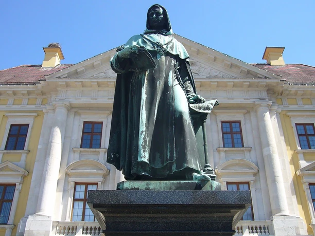 Albertus Magnus Denkmal Lauingen_1 (c) Stadt Lauingen.JPG